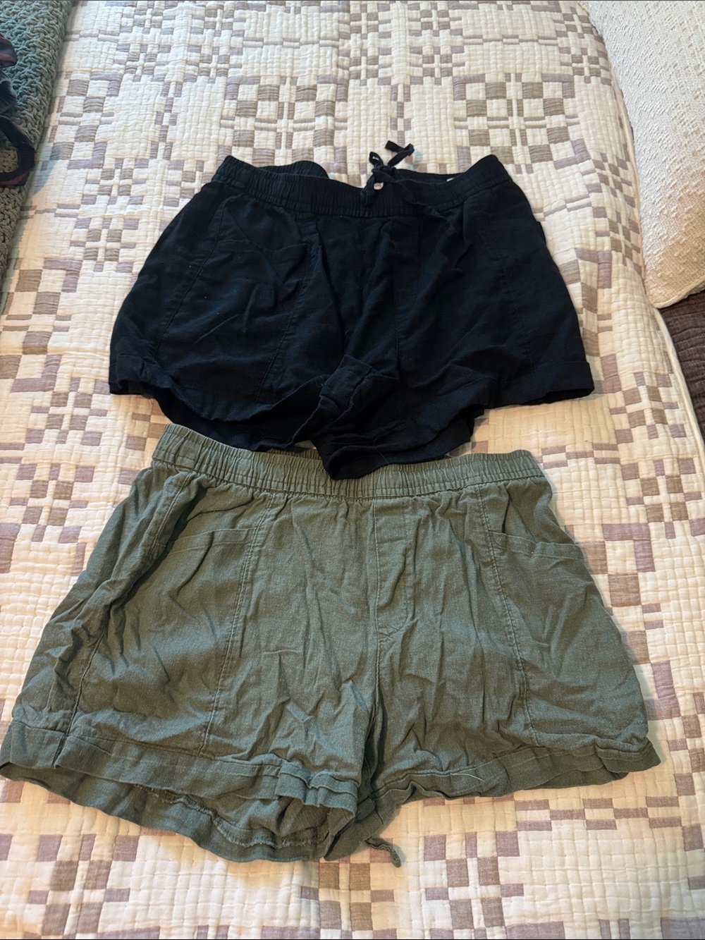 Old Navy Drawstring Athletic Shorts - Black & Olive Green